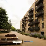Stylish 2Br By Dluxoria Short Lets & Serviced Accommodation Greater London With Pet Friendly, Free Wifi & Free Parking